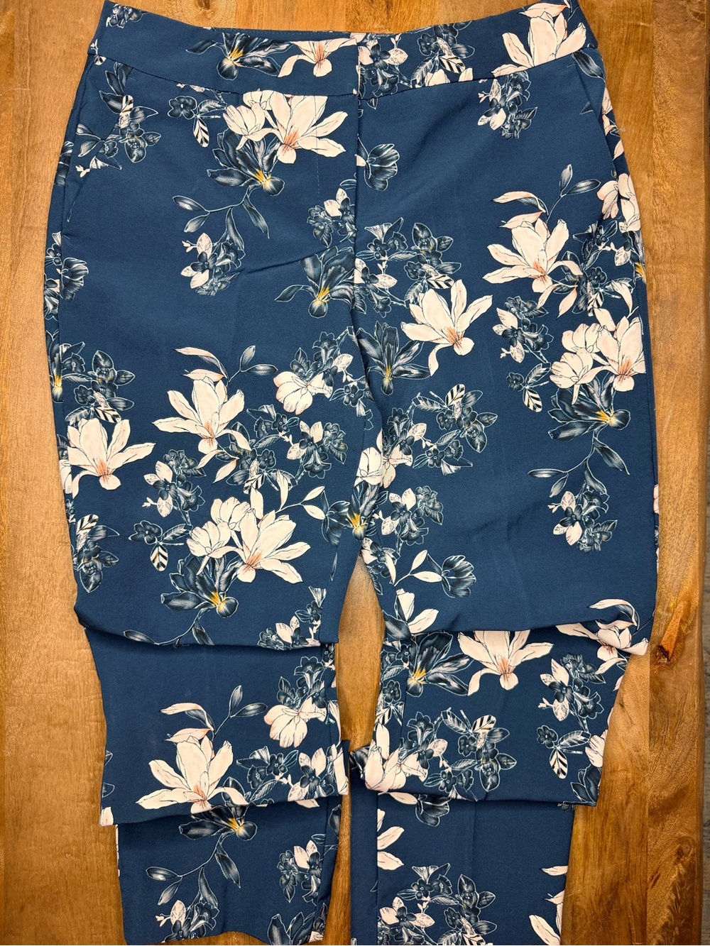 Cynthia Rowley Women’s Floral Navy Blue Stretch pant